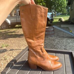 Notre V Elegant Tan Leather Heeled Boots